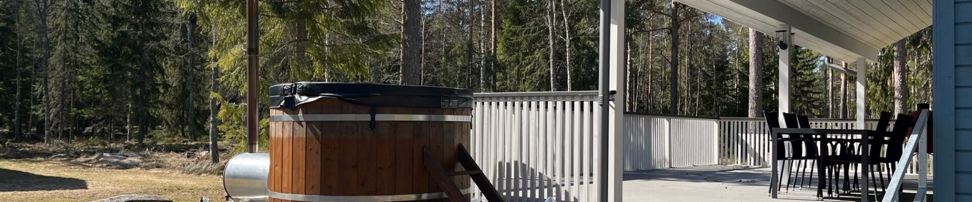 Cottage and a Hot Tub in Finland-Villa Merikoivula
